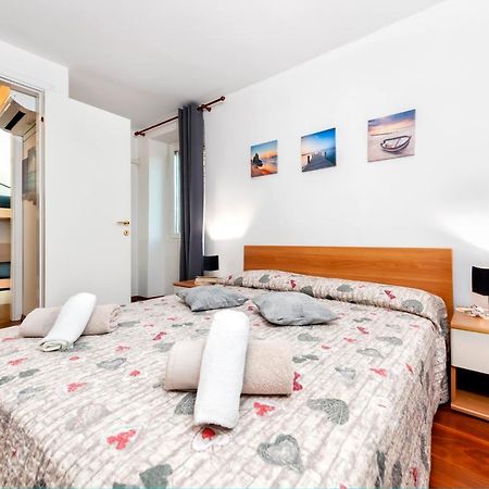Havana - Apartment With Sea View โรวีน ภายนอก รูปภาพ