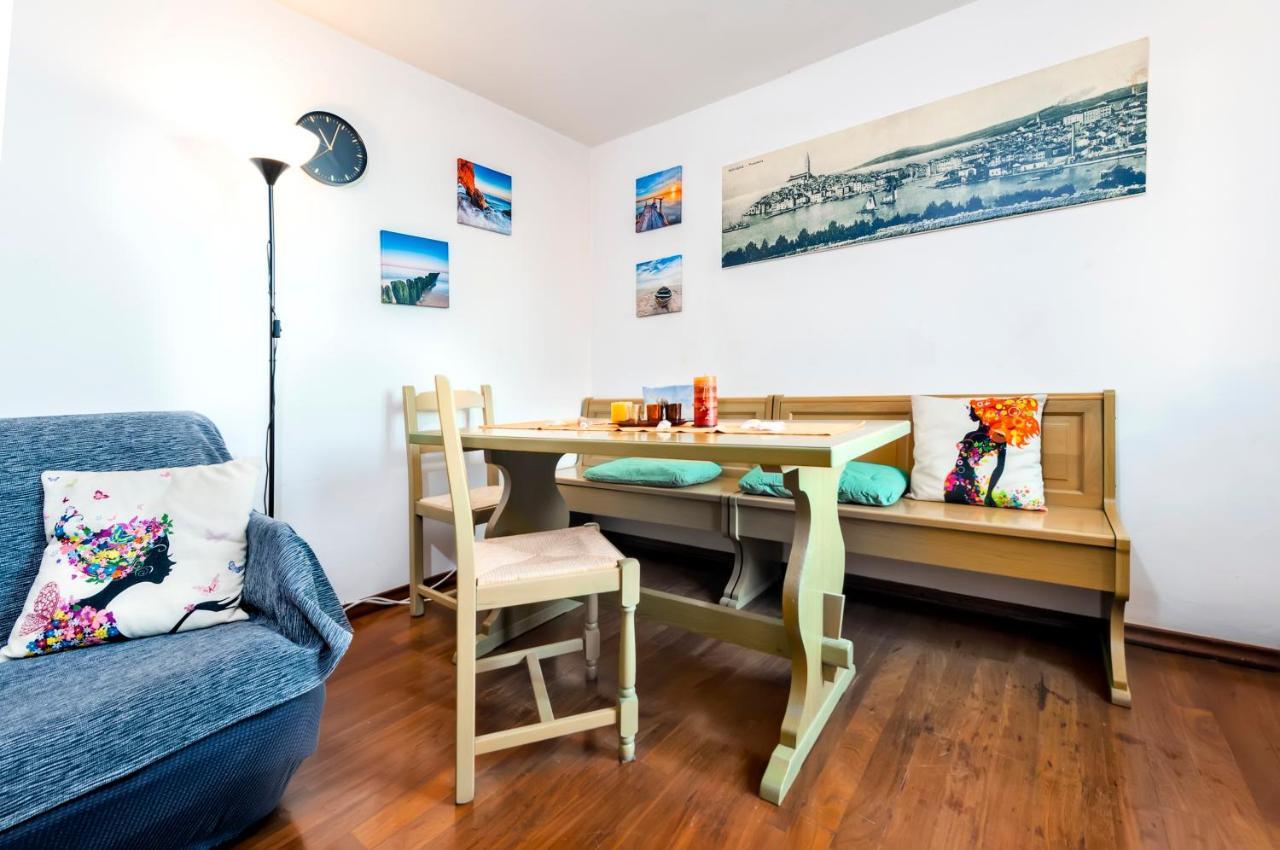 Havana - Apartment With Sea View โรวีน ภายนอก รูปภาพ