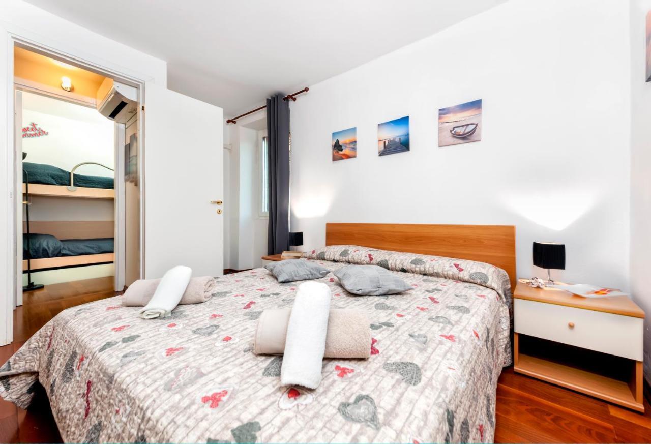 Havana - Apartment With Sea View โรวีน ภายนอก รูปภาพ
