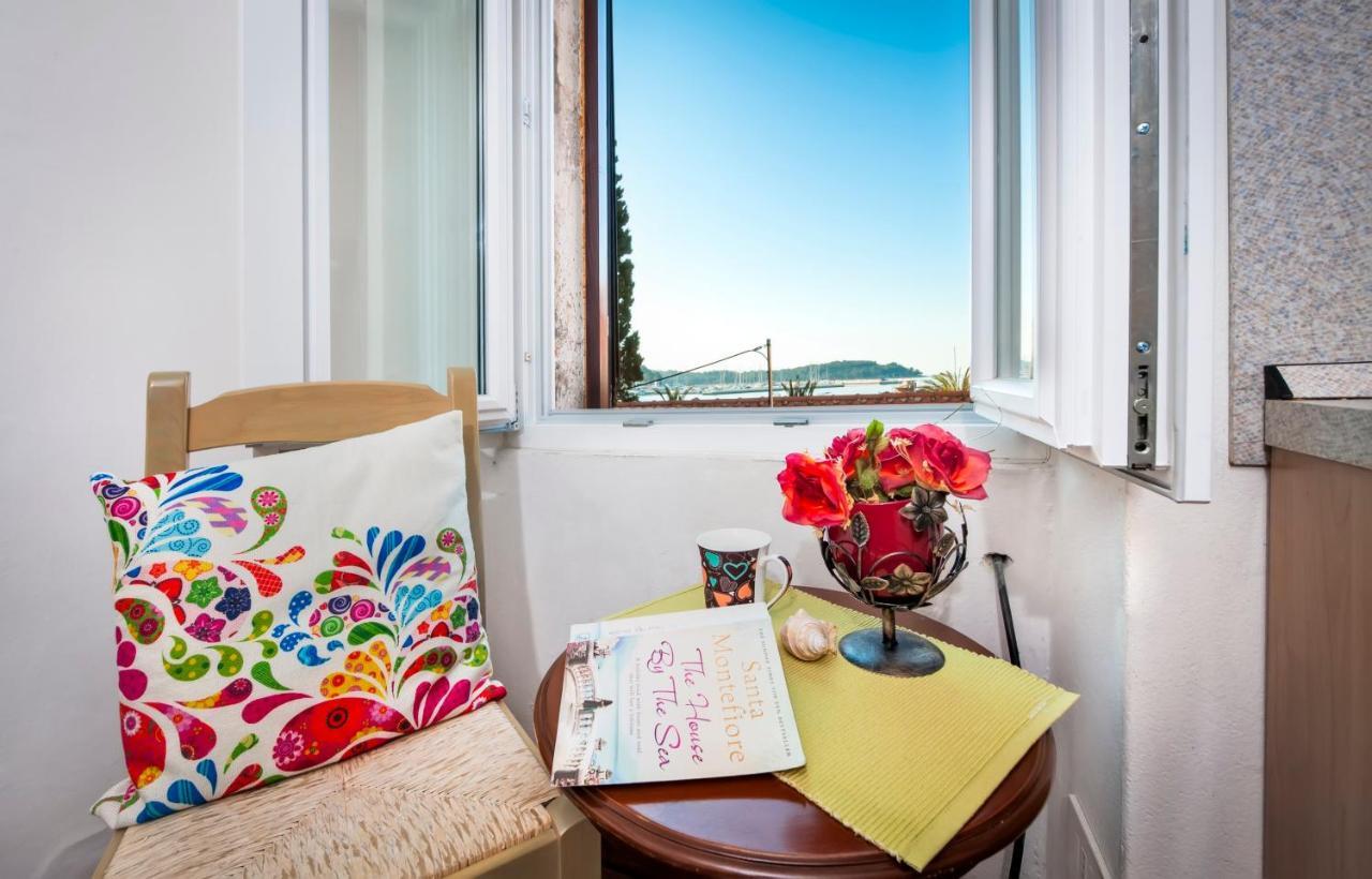 Havana - Apartment With Sea View โรวีน ภายนอก รูปภาพ