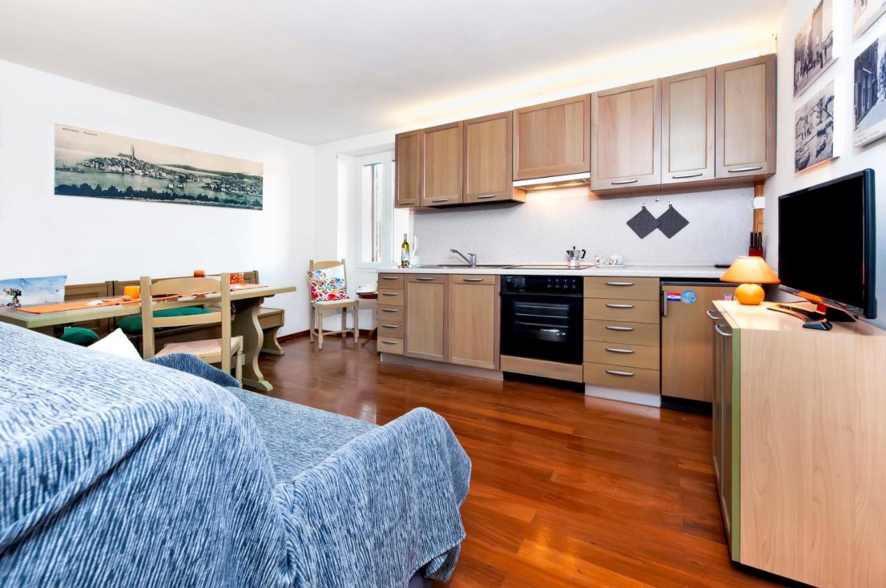 Havana - Apartment With Sea View โรวีน ภายนอก รูปภาพ