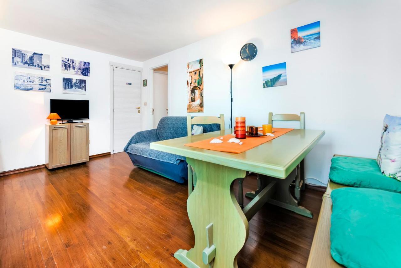 Havana - Apartment With Sea View โรวีน ภายนอก รูปภาพ