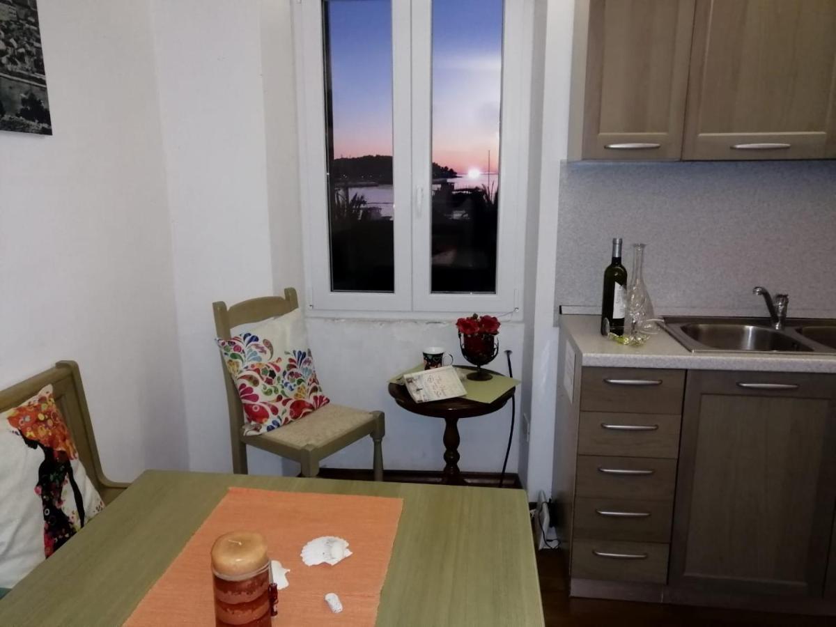 Havana - Apartment With Sea View โรวีน ภายนอก รูปภาพ